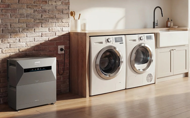 Anker SOLIX Solarbank Max AC naast de wasmachine in huis